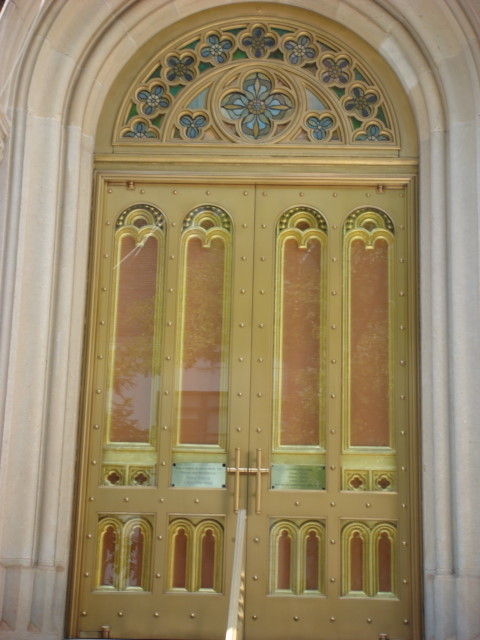 20070908-collegiate-marble-church-01-front-door.jpg