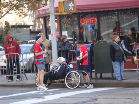 20071104-ny-marathon-18-wheelchair-racer-with-escorts-on-break.jpg