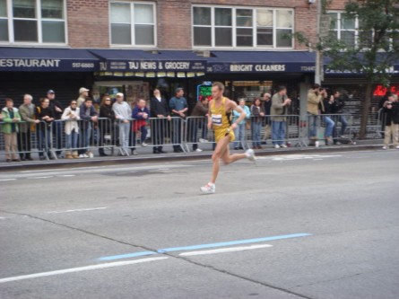 20071104-ny-marathon-46-runner.jpg