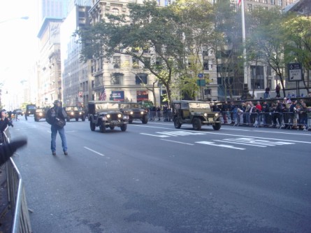 20071111-veterans-day-parade-23-re-enactors-with-jeeps-and-hummers.jpg